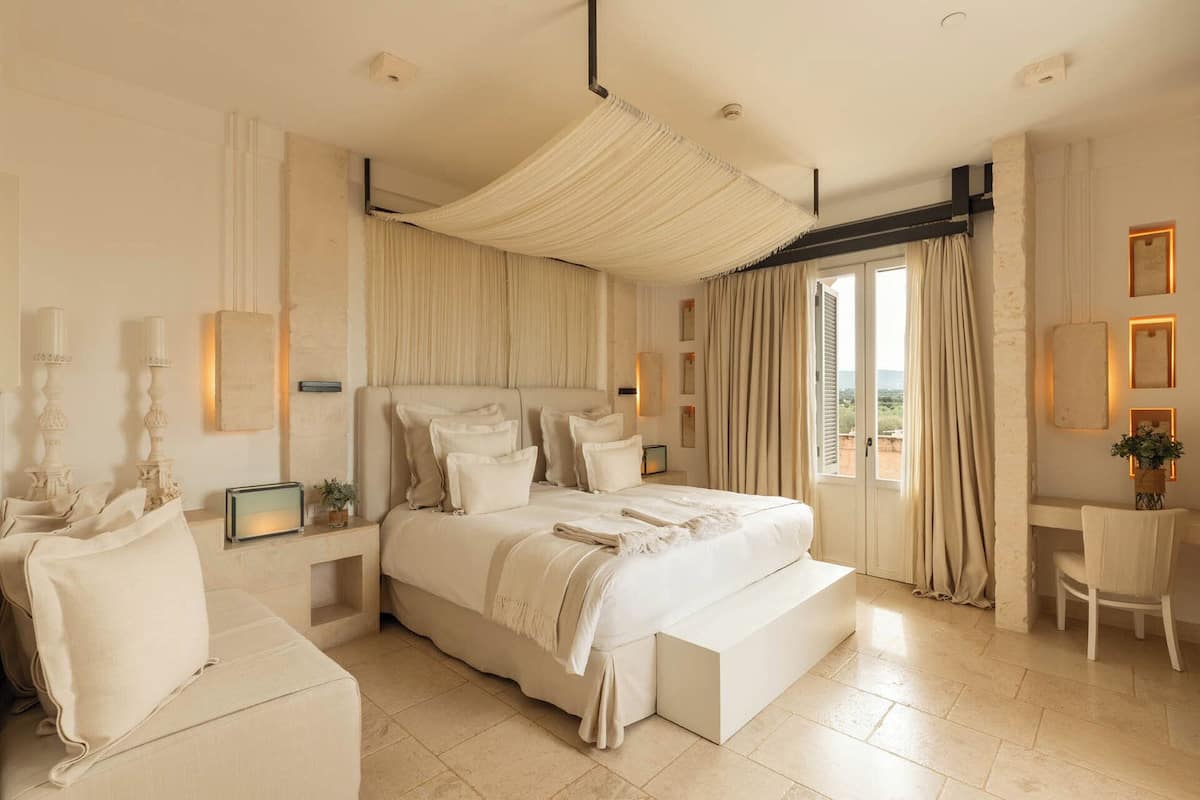 Room, 1 Bedroom (Corte Magnifica) | Minibar, in-room safe, desk, blackout drapes