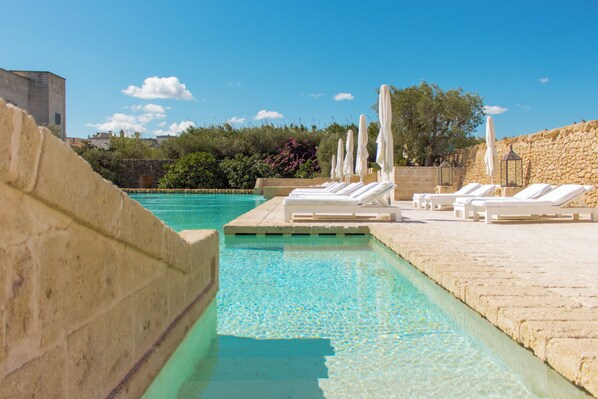 Indoor pool, 3 outdoor pools
