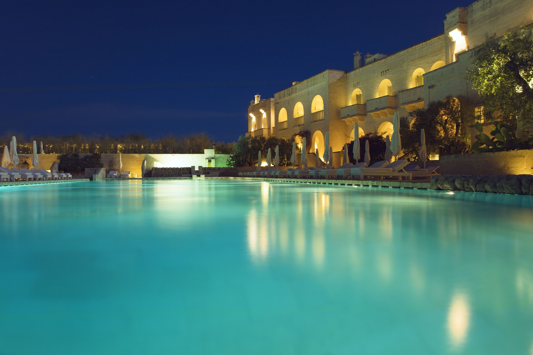 Indoor pool, 3 outdoor pools