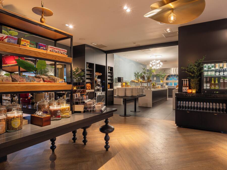 TĂ€gliches FrĂŒhstĂŒcksbuffet (23.50 EUR pro Person)