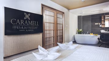 Junior Suite | Minibar, in-room safe, desk, soundproofing