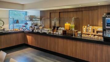 Free daily continental breakfast
