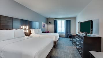 Chambre Standard, plusieurs lits | Bureau, rideaux occultants, fer et planche Ă repasser