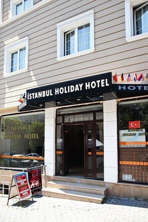 Property entrance - Istanbul Holiday Hotel (Istanbul)
