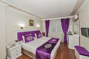 Frette Italian sheets, pillowtop beds, minibar, individually furnished - Istanbul Holiday Hotel (Istanbul)