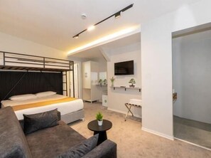 ผ้าปูที่นอน Frette จากอิตาลี, เตียงพร้อมฟูกเสริมที่นอน, มินิบาร์