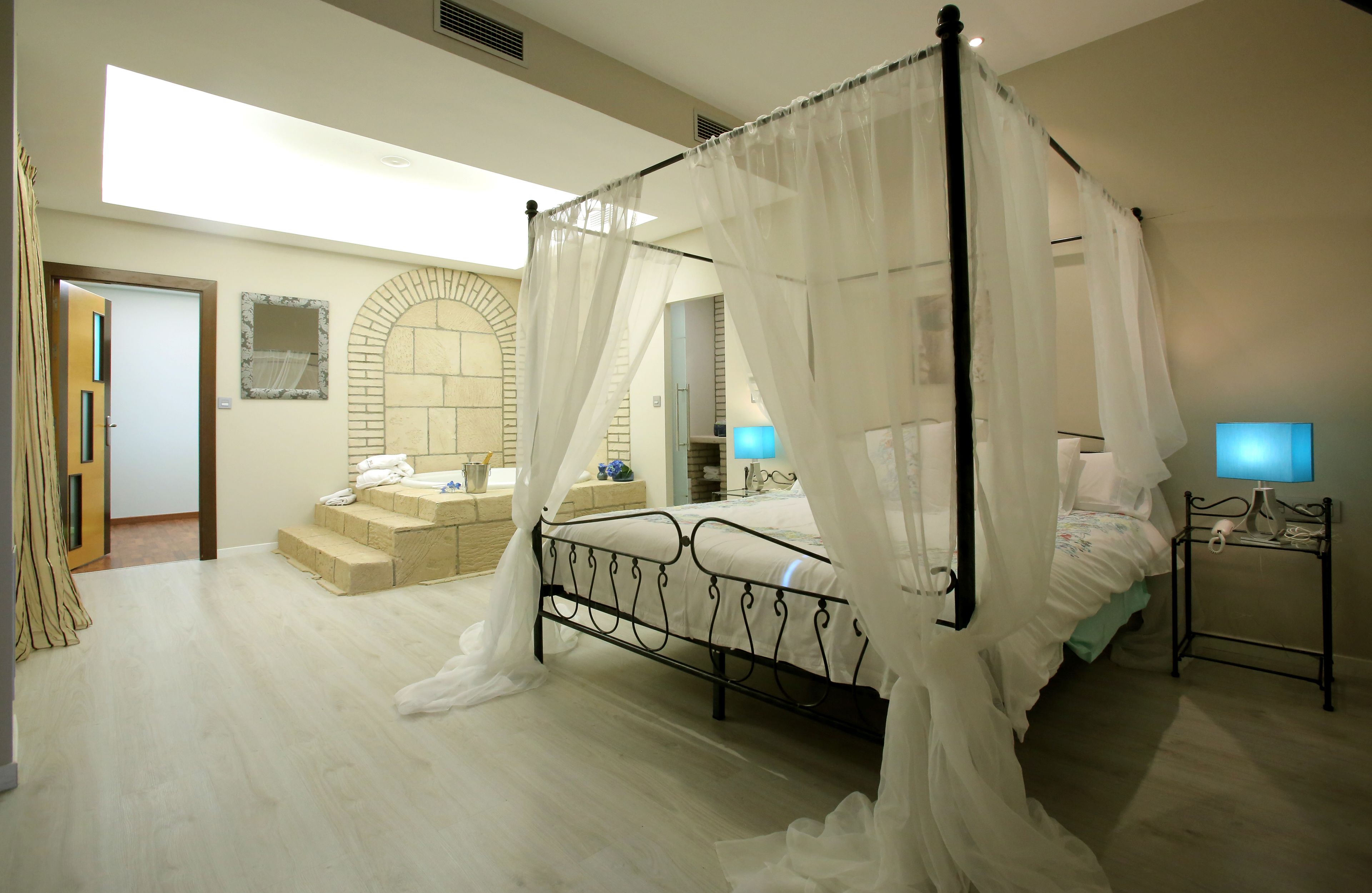 superior grand luxury suite with bathtub | in-room safe, individually decorated, individually furnished