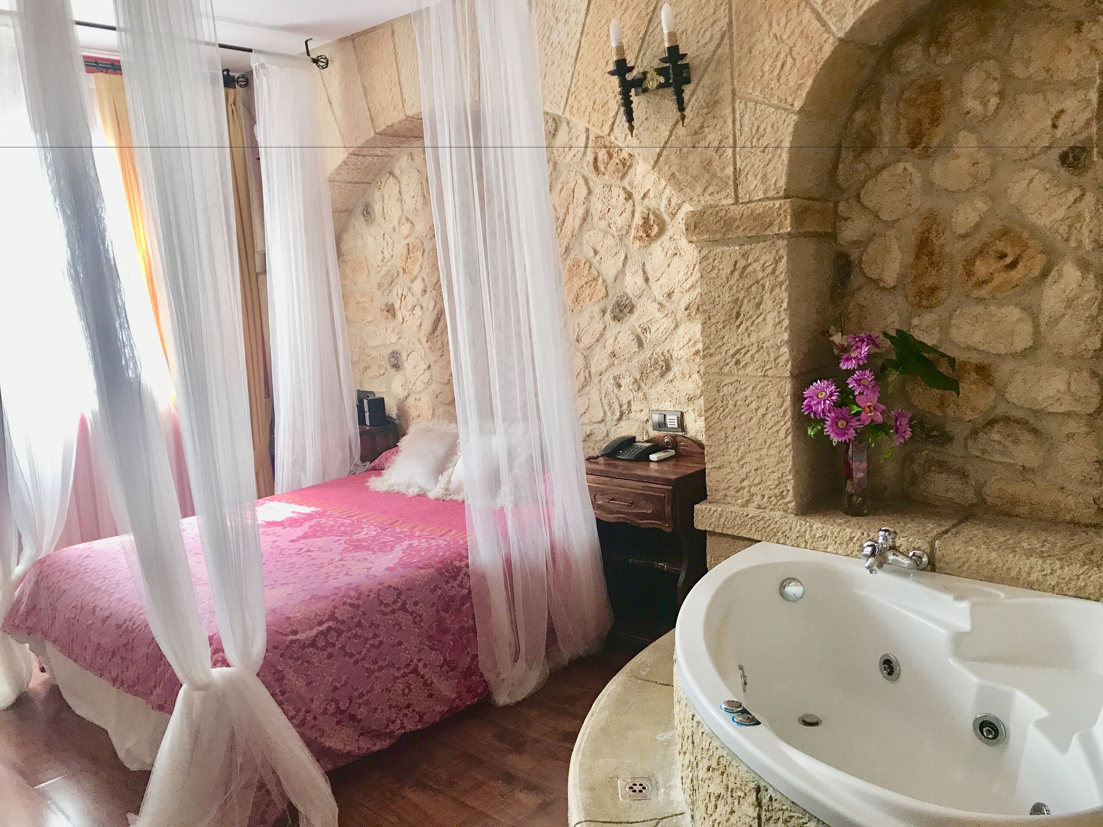 suite | in-room safe, individually decorated, individually furnished