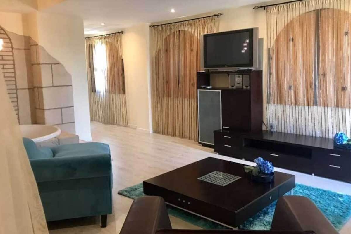 superior grand luxury suite with bathtub | living room | flat-screen tv