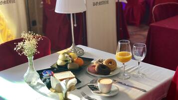 Desayuno buffet todos los días (EUR 12 por persona)