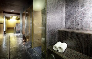 Hot tub, ruang uap, perawatan tubuh, hidroterapi, dan body wrap