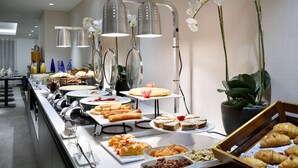 Frokostbuffé hver dag (mot et tillegg)