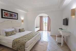 Quadruple Room | In-room safe, desk, free WiFi, wheelchair access - Zodiac Hotel (Hammamet)
