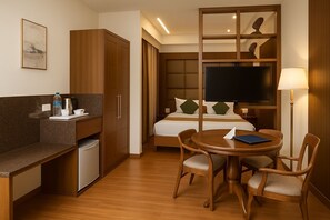 Large Double Room with Living Room | Minibar, in-room safe, desk, laptop workspace - Karon Hotel - Lajpat Nagar (New Delhi)