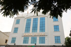 Front of property - Karon Hotel - Lajpat Nagar (New Delhi)