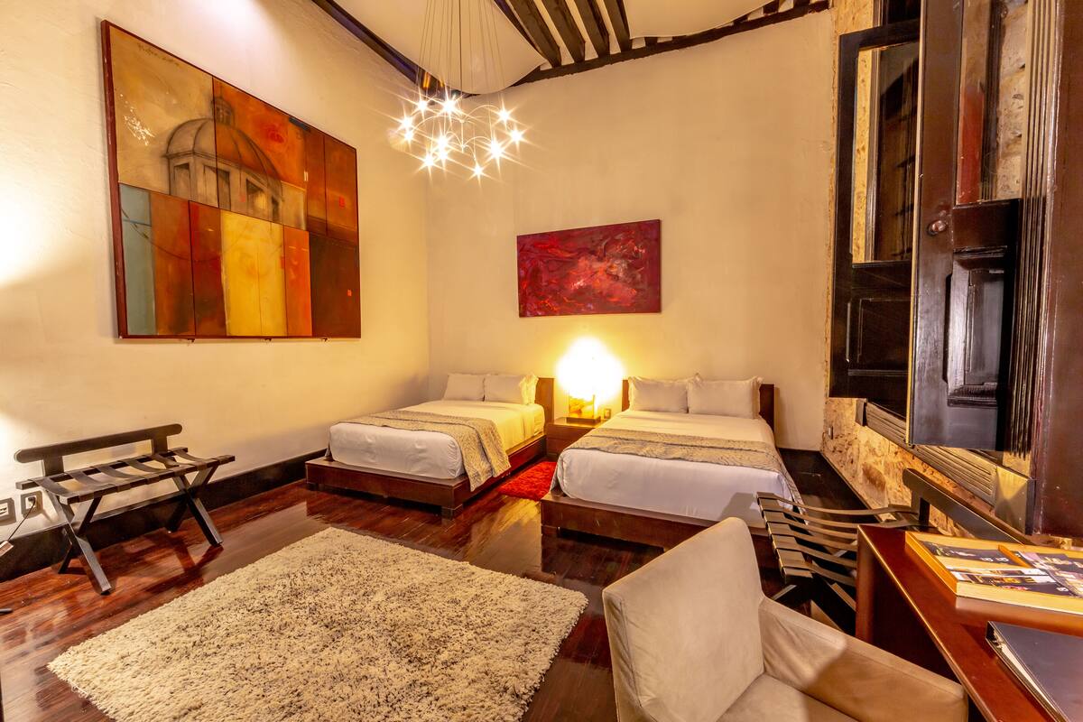 Suite junior, 2 camas dobles | Sábanas de algodón egipcio y ropa de cama de alta calidad
