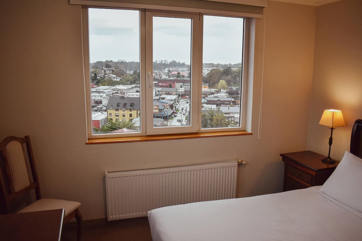 Minibar, safe på rommet, wi-fi (inkludert) og sengetøy