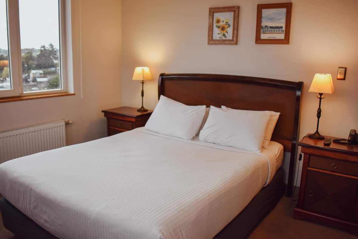 Minibar, in-room safe, free WiFi, bed sheets