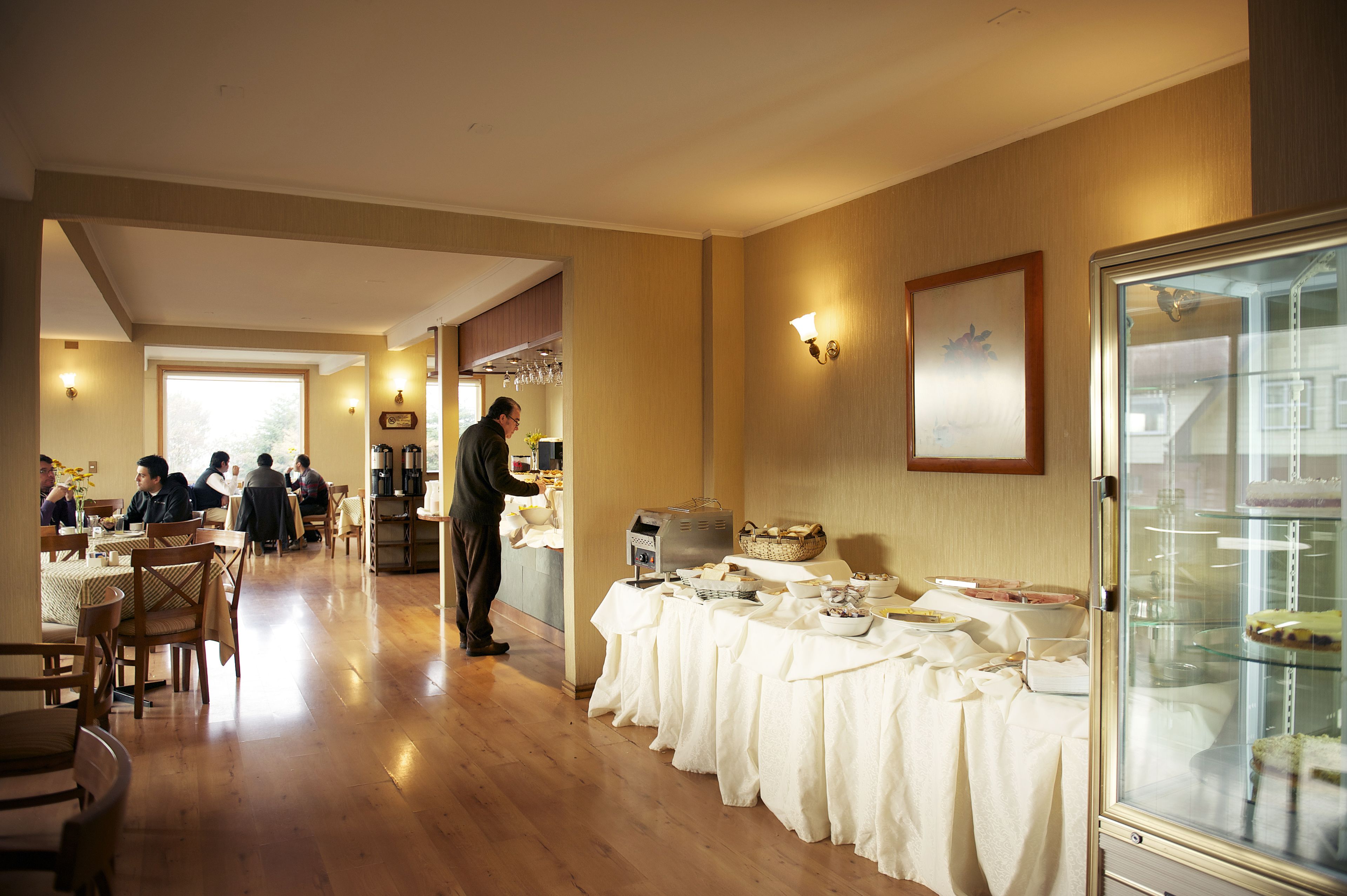 free daily full breakfast