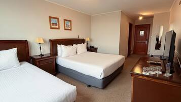 Frigobar, cofres nos quartos, Wi-Fi de cortesia, roupa de cama