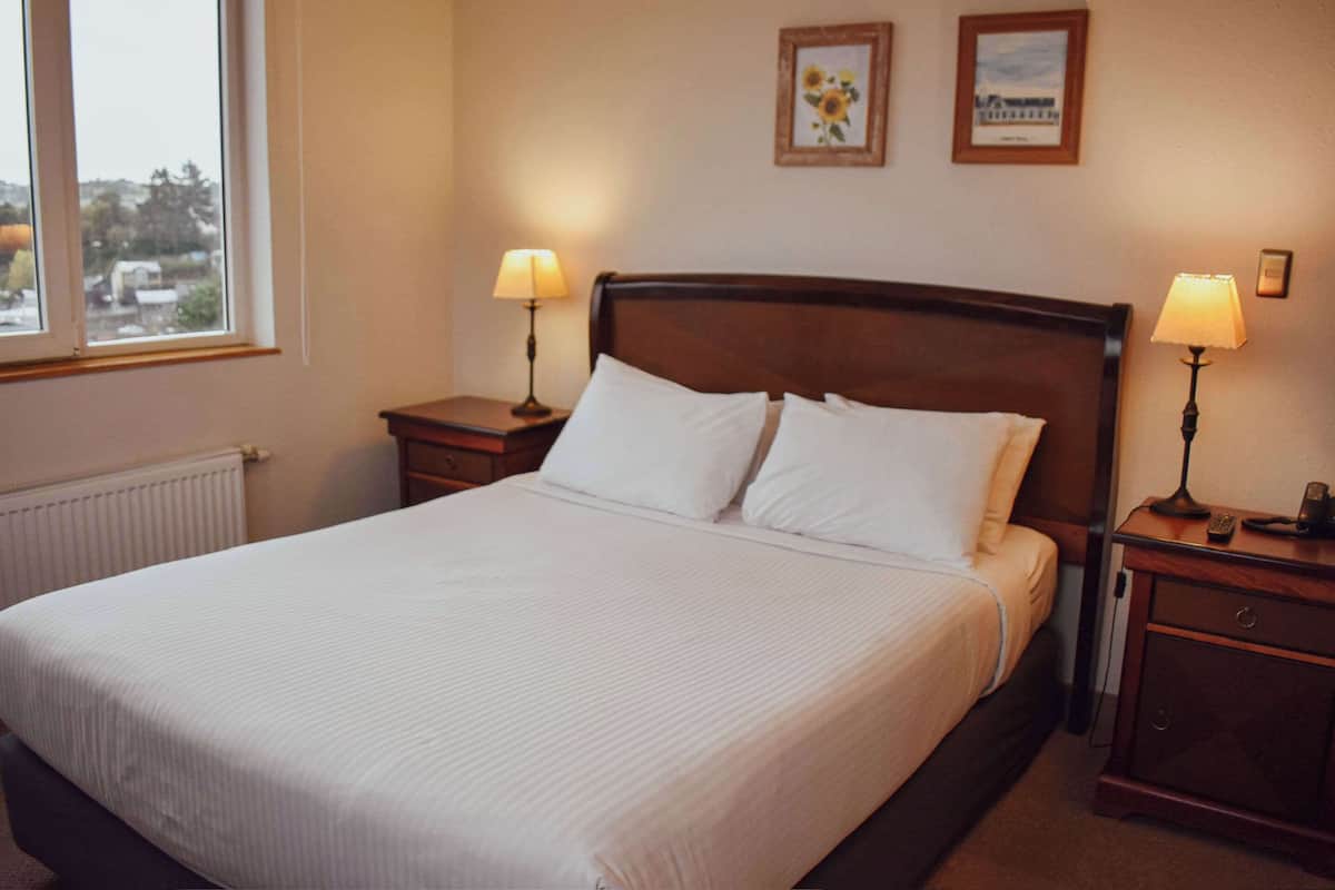 Minibar, in-room safe, free WiFi, bed sheets