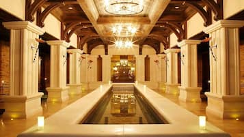 Salas de tratamiento para parejas, sauna y tina de hidromasaje