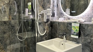 Shower, free toiletries, hair dryer, towels