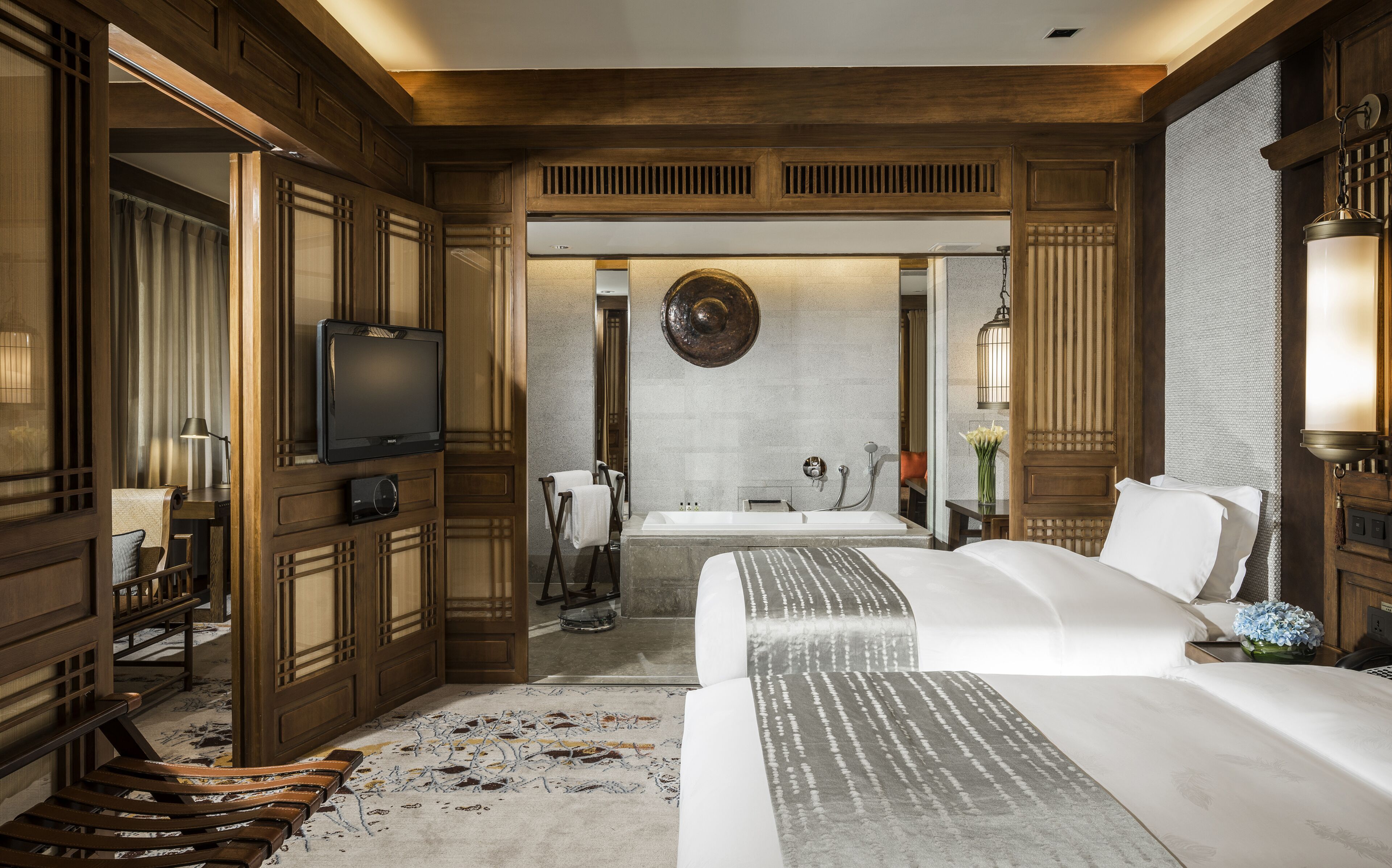 1 bedroom, premium bedding, down duvets, minibar