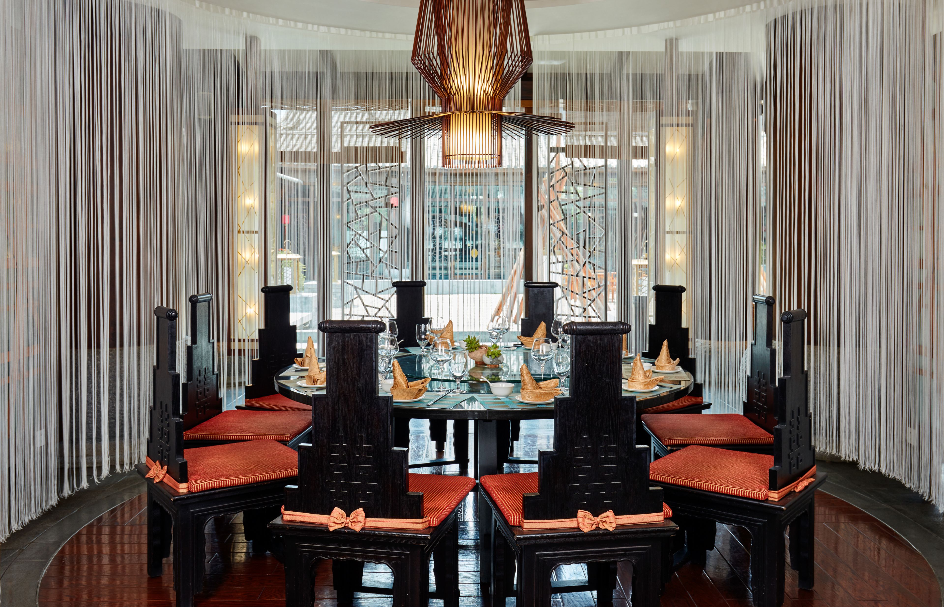 2 restaurants, breakfast served