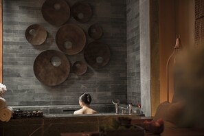 Trị liệu toàn thân, thủy liệu pháp, liệu pháp hương thơm 