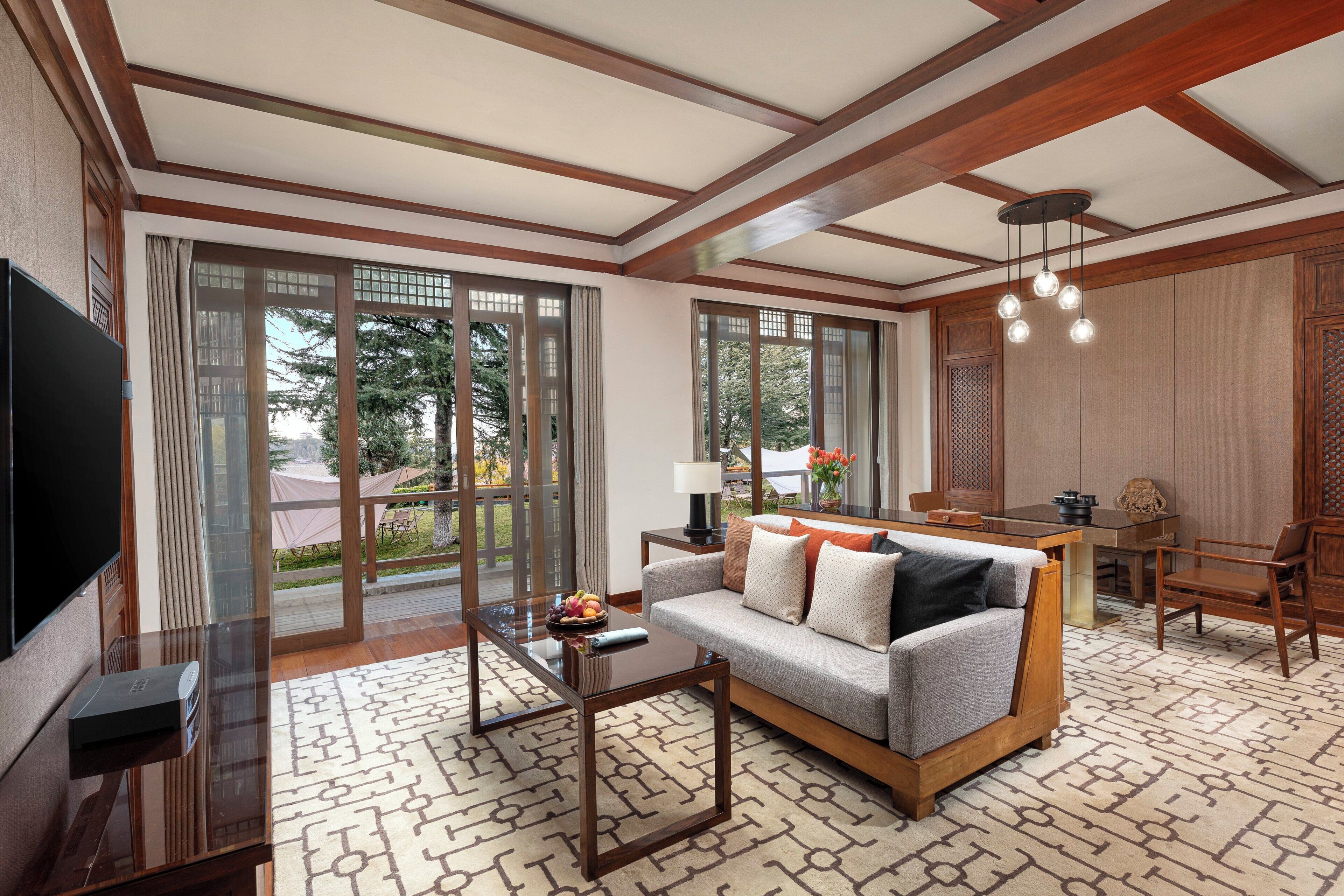 club suite, 1 bedroom, garden view (club lounge access) | 1 bedroom, premium bedding, down duvets, minibar