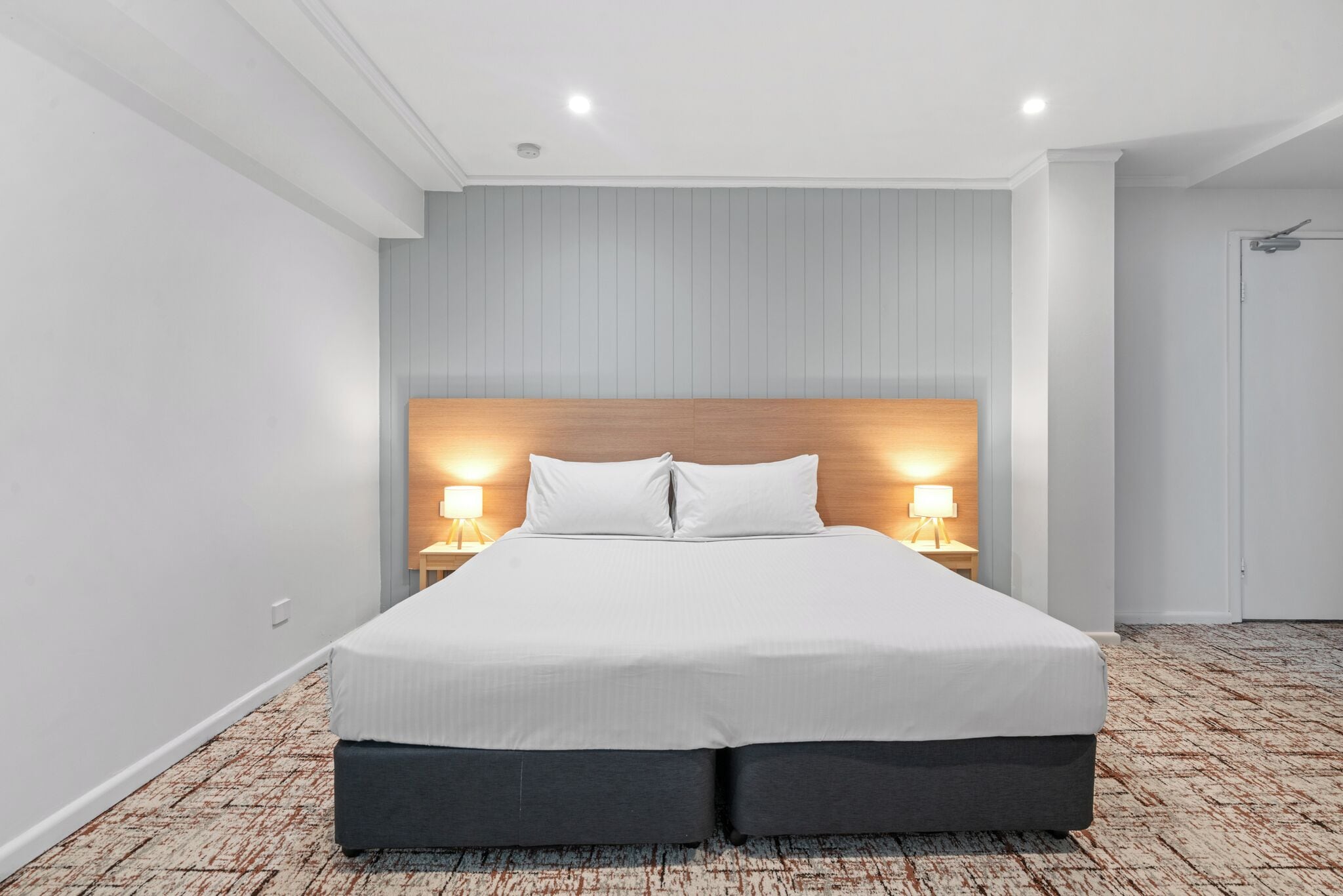 Superior-Vierbettzimmer | Verdunkelungsvorhänge, Bügeleisen/Bügelbrett, kostenloses WLAN