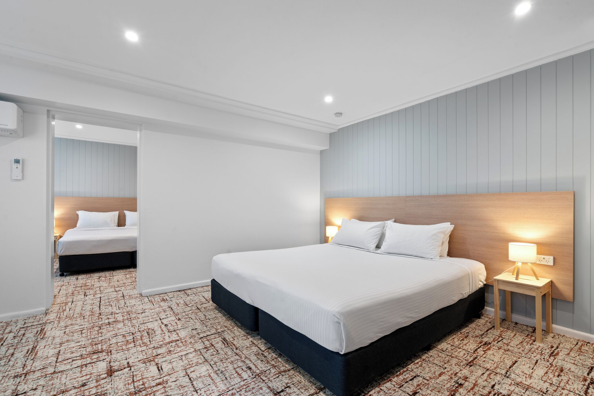 Verduisterende gordijnen, een strijkplank/strijkijzer, gratis wifi