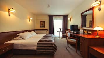 Premium bedding, minibar, in-room safe, desk