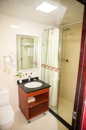 Dusche, Regendusche, kostenlose Toilettenartikel, Haartrockner