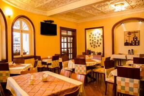 Breakfast, lunch and dinner served  - Hotel La Casona (Cuenca)