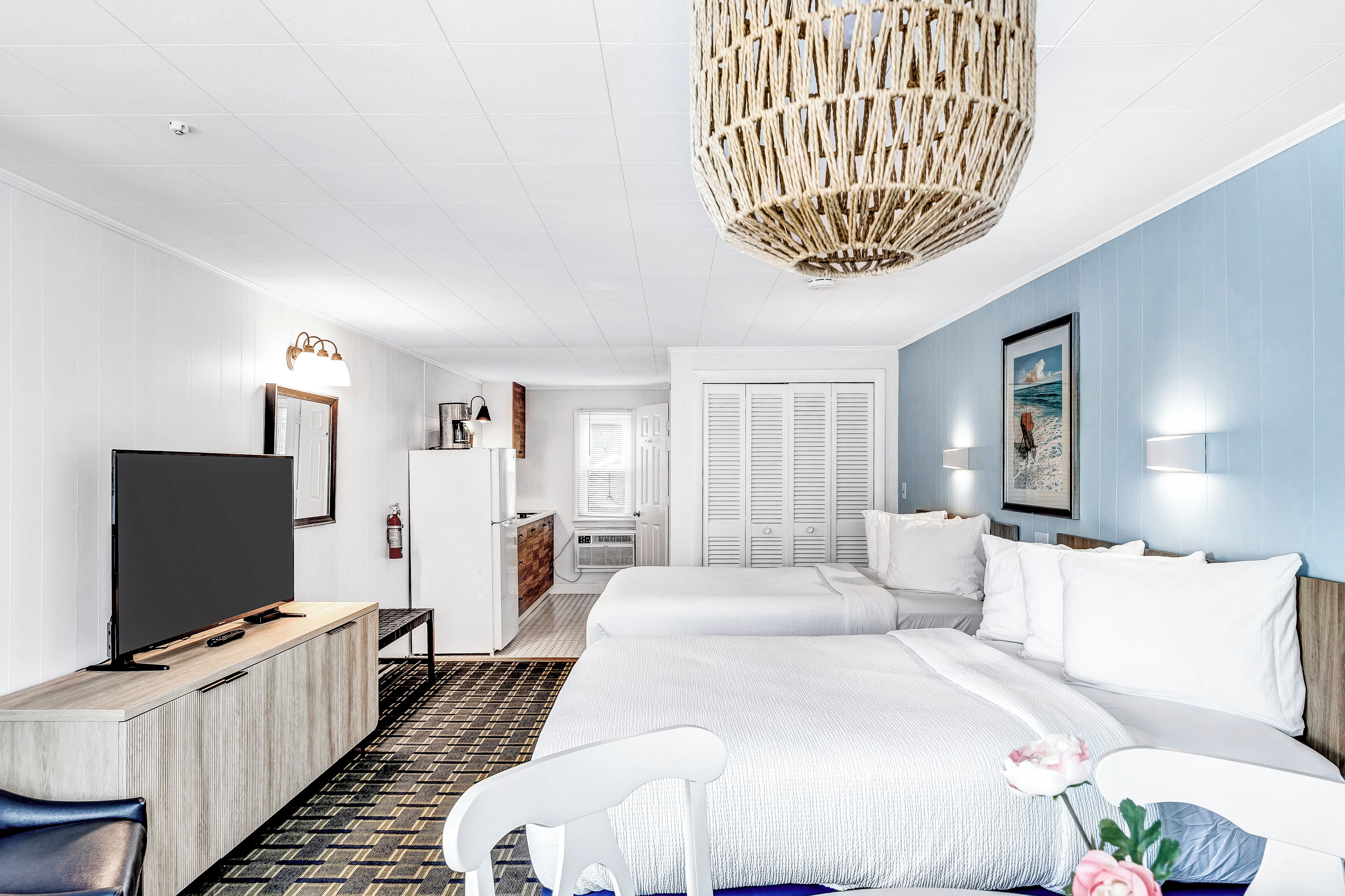 Standard Room, 2 Double Beds, Kitchenette | Living area | 20-inch TV with cable channels