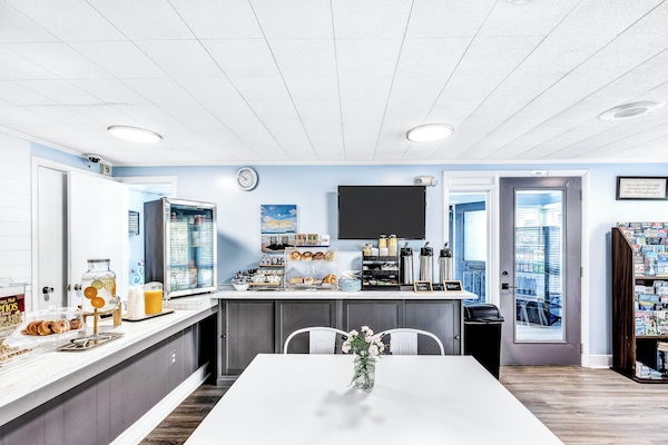 Free daily continental breakfast