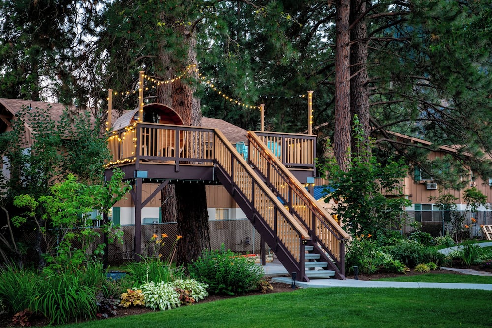 Blue Elk Inn