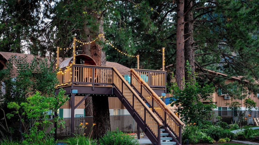 Blue Elk Inn