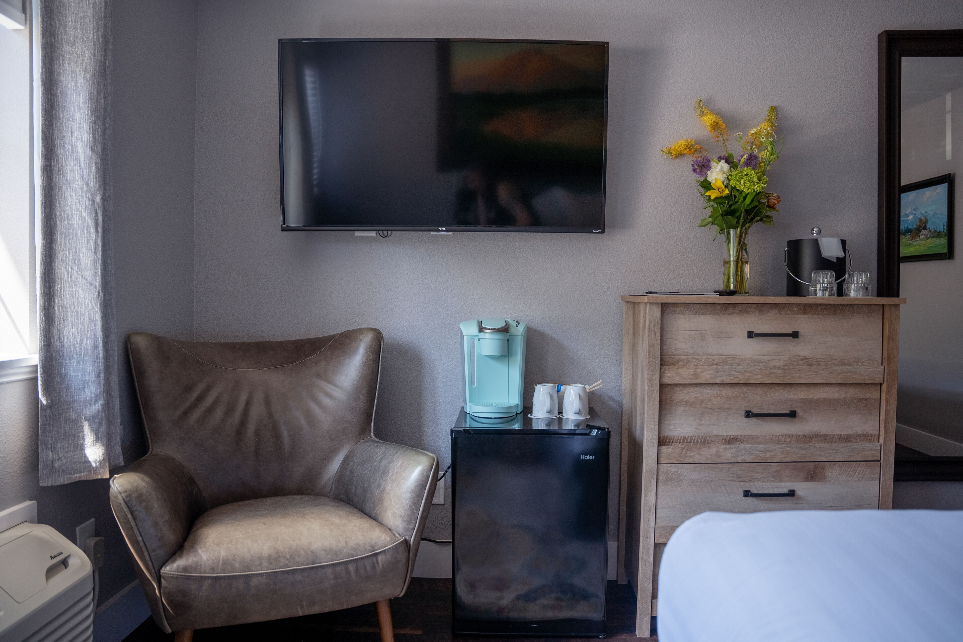 superior king room | living area | 50-inch flat-screen tv with cable channels, tv