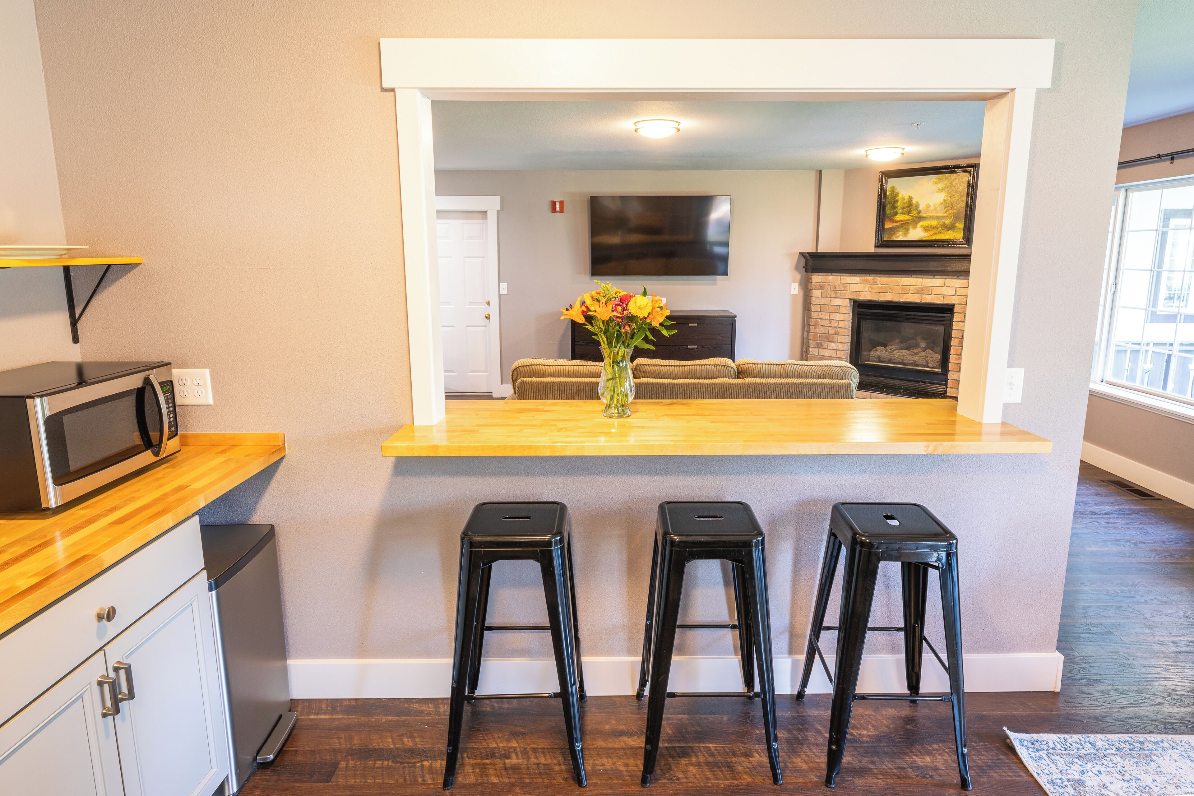 suite | private kitchen | fridge, microwave