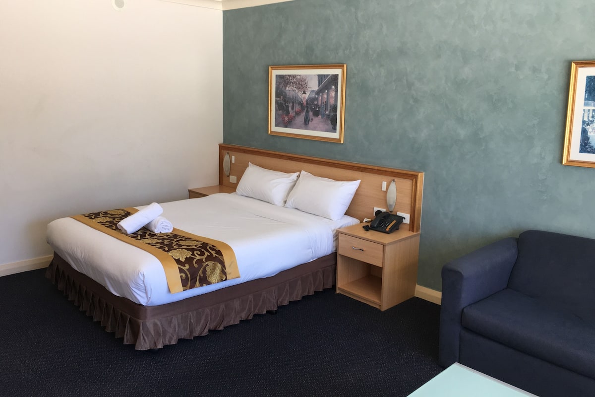 2 bedrooms, individually furnished, desk, iron/ironing board