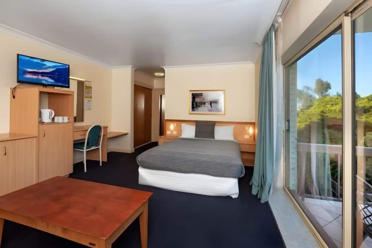 2 slaapkamers, individueel gemeubileerd, een bureau