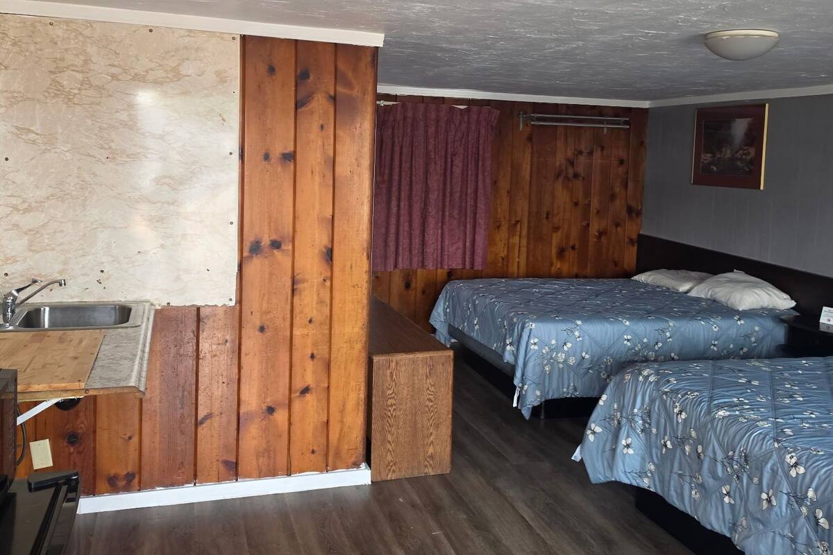 Standardzimmer, 2 Queen-Betten, Nichtraucher | Schreibtisch, laptopgeeigneter Arbeitsplatz, kostenloses WLAN