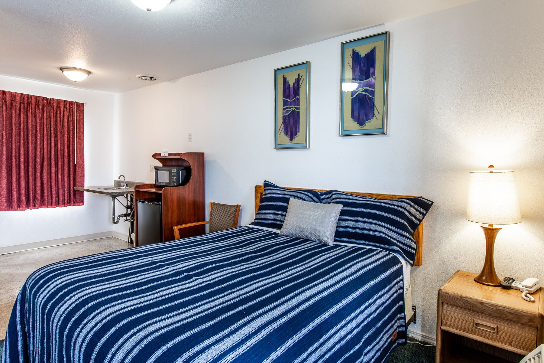 Single Room, 1 Queen Bed, Non Smoking | Individually decorated, desk, laptop workspace, free WiFi