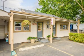 Front of property - Autzen Inn (Eugene)