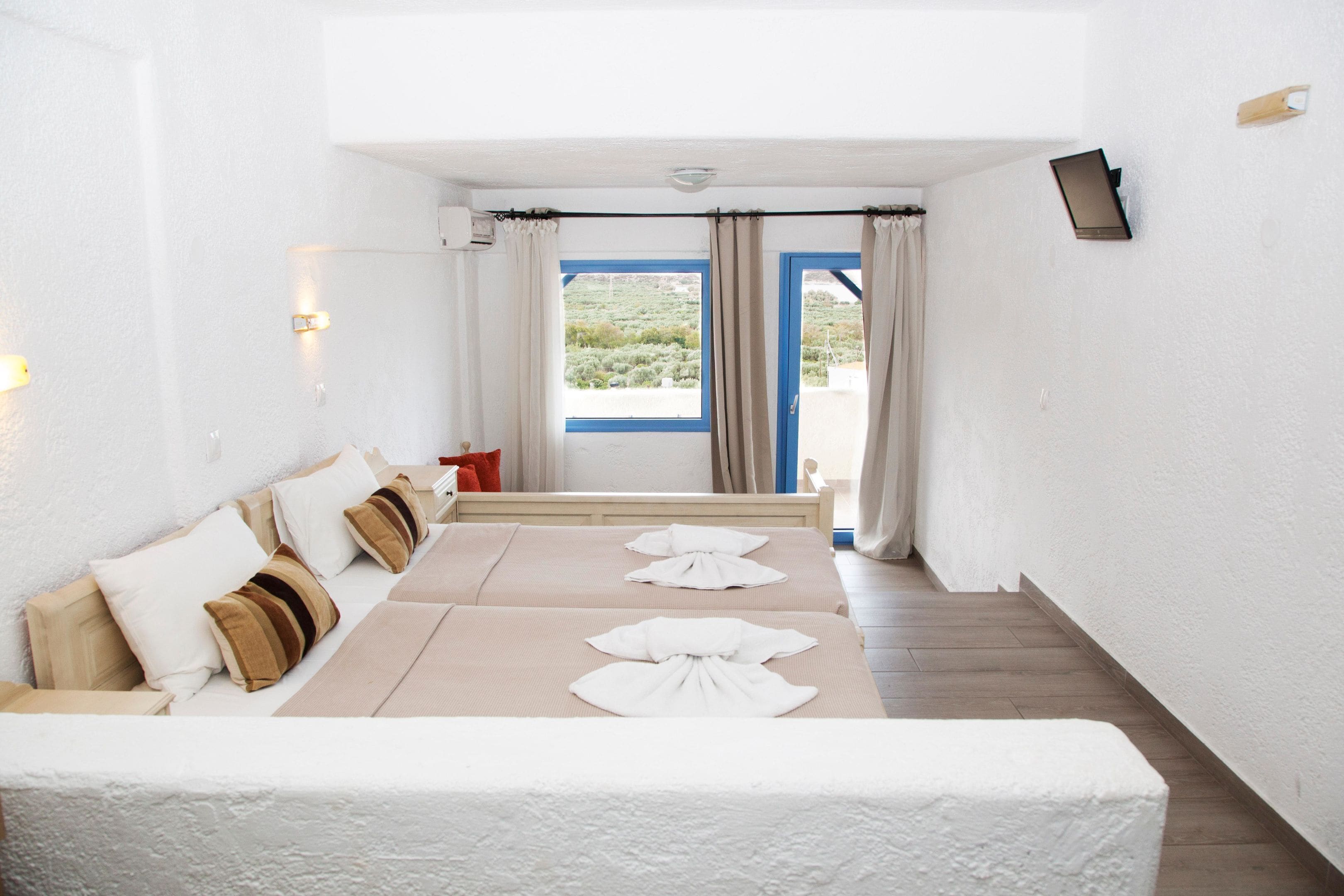 Family Room, 1 Bedroom | In-room safe, blackout curtains, bed sheets