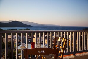 2 restaurants, breakfast, lunch, dinner served; international cuisine - Elpida Village (Agios Nikolaos)