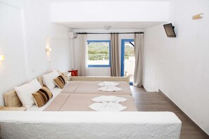 Coffre-fort, rideaux d’obscurcissement, literie fournie